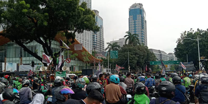 Dihalangi Aparat, Demonstrasi Ojol Hampir Ricuh